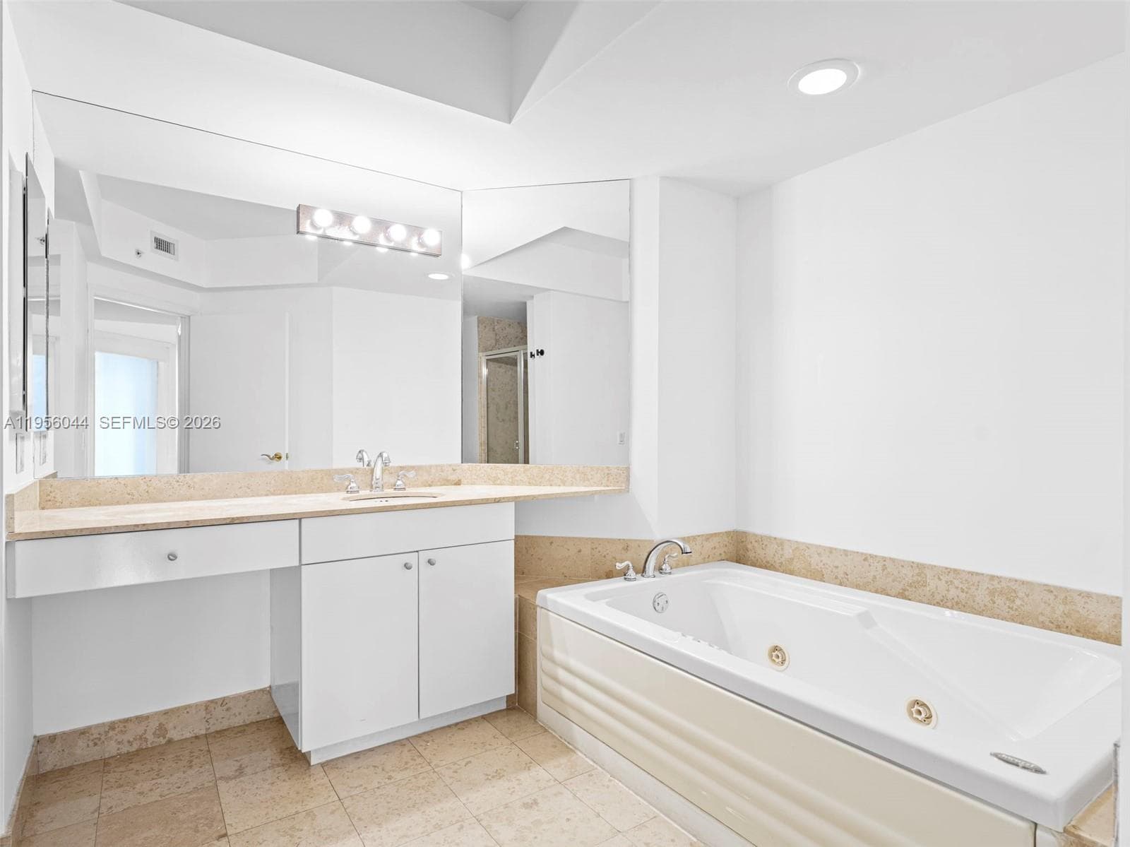 Blue Diamond Condo, Miami Beach, FL — 15