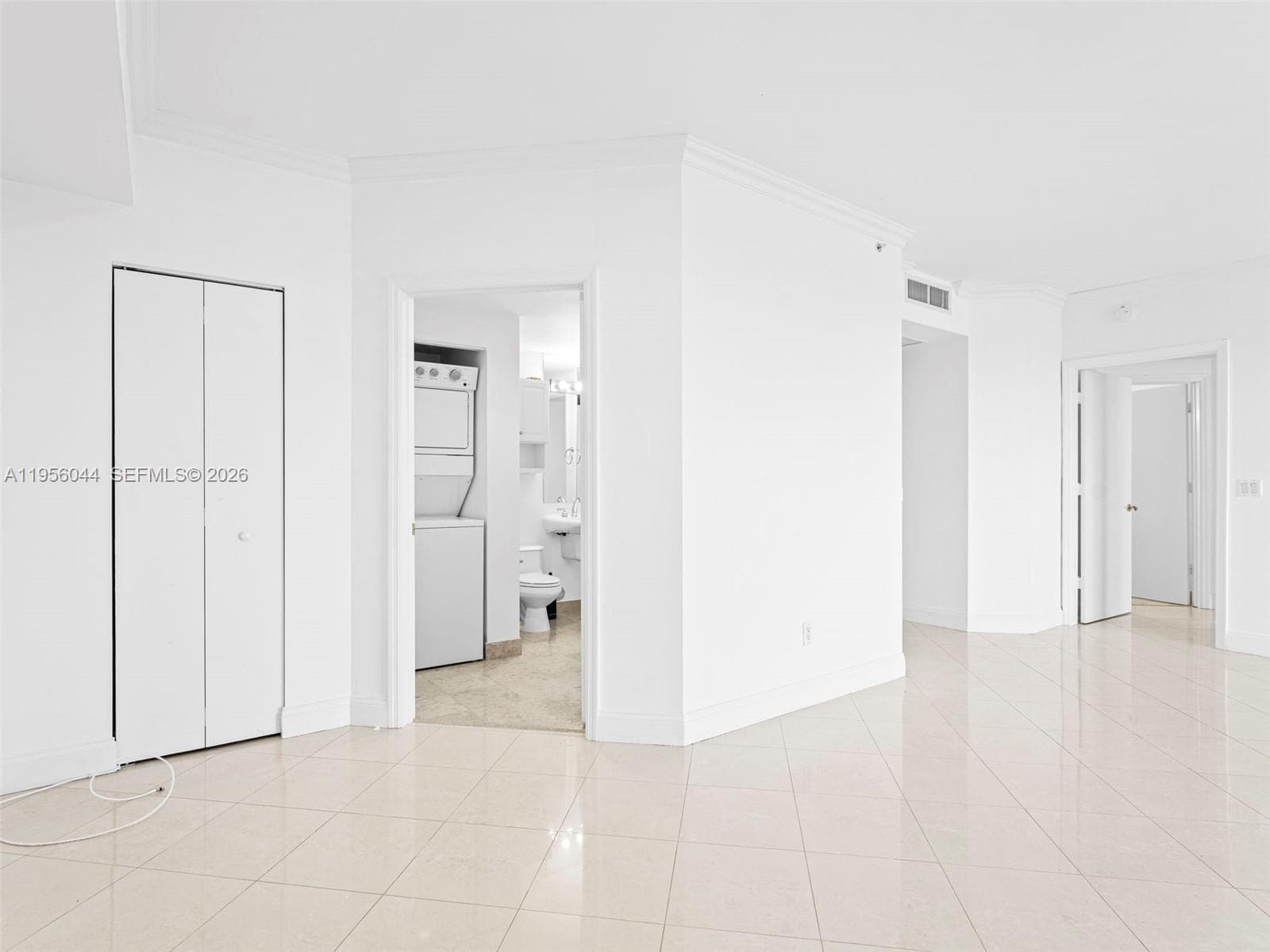 Blue Diamond Condo, Miami Beach, FL — 8