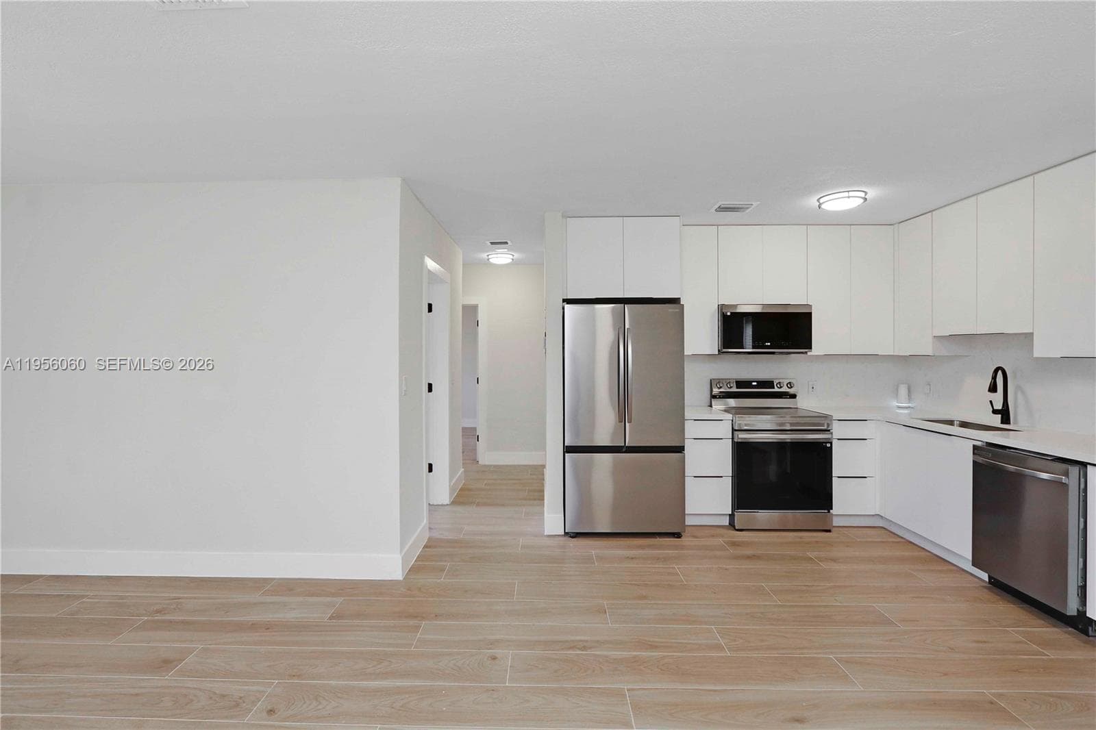 990 NE 159th St, North Miami Beach FL 33162 — 2