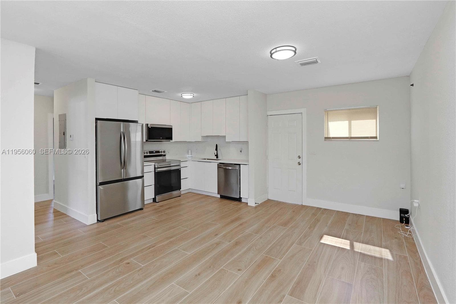 990 NE 159th St, North Miami Beach FL 33162 — 5