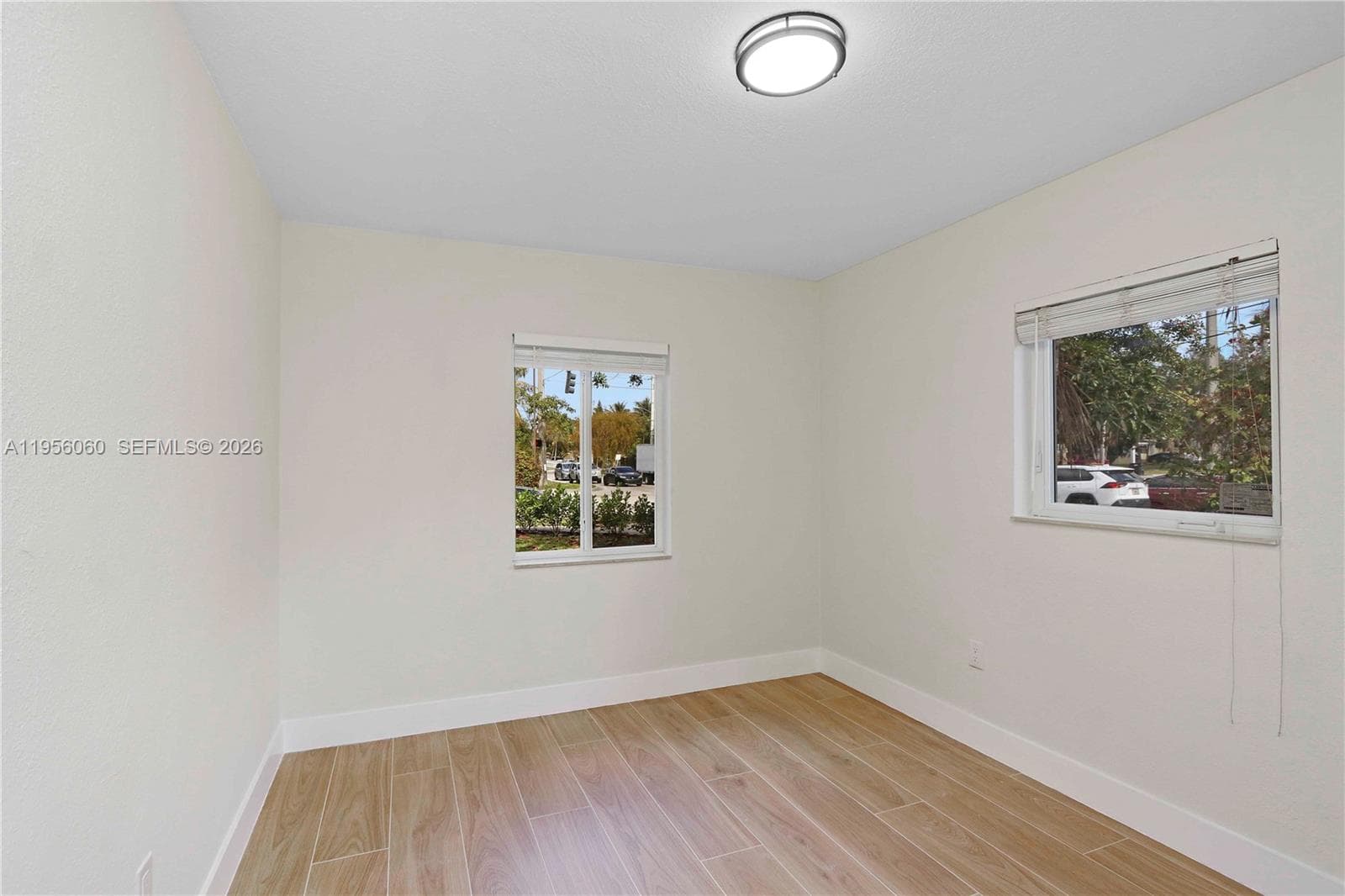 990 NE 159th St, North Miami Beach FL 33162 — 15