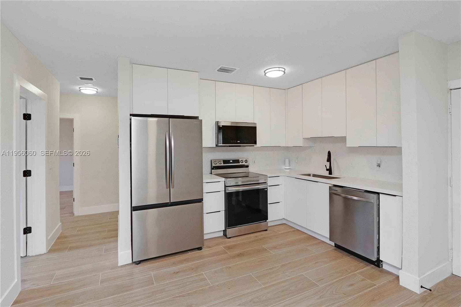 990 NE 159th St, North Miami Beach FL 33162 — 4