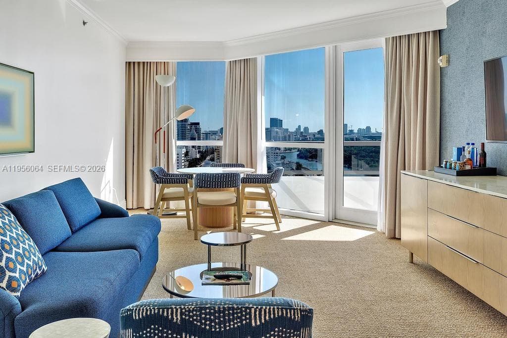 4401 Collins Ave # 1712, Miami Beach FL 33140 — 2