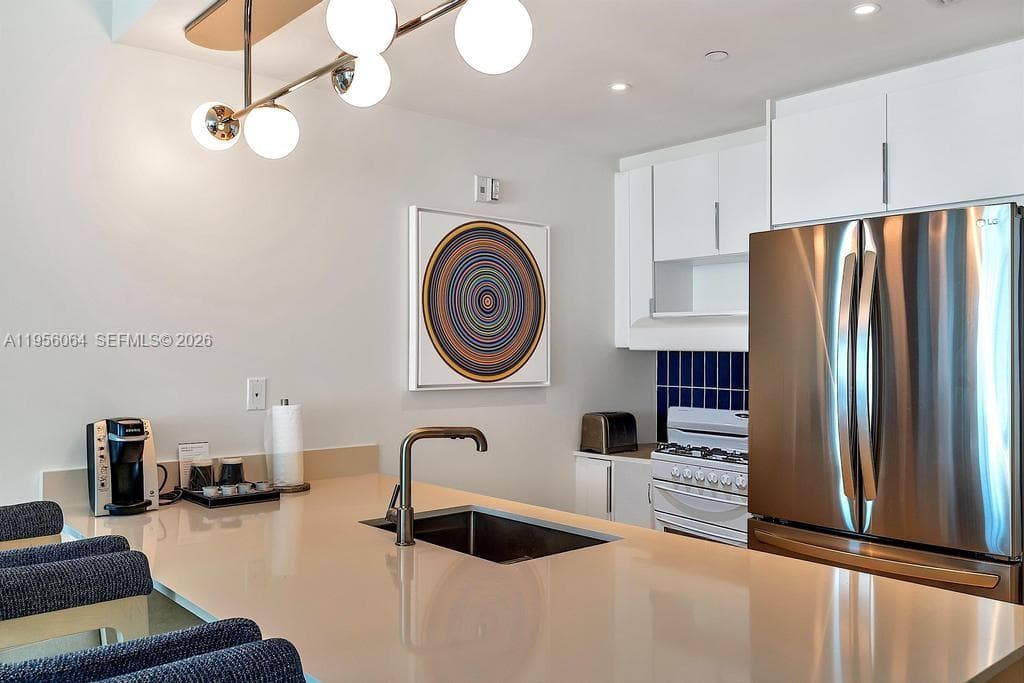 4401 Collins Ave # 1712, Miami Beach FL 33140 — 12