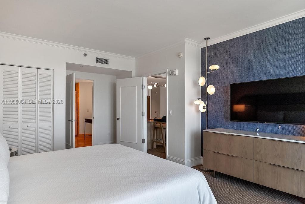 4401 Collins Ave # 1712, Miami Beach FL 33140 — 22