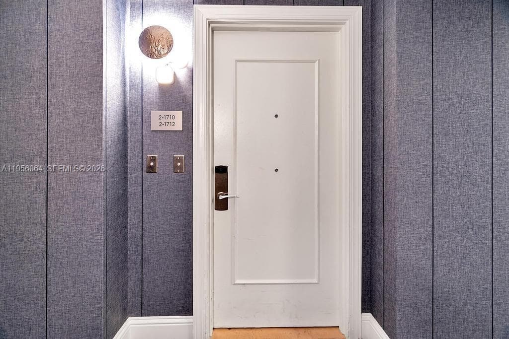 4401 Collins Ave # 1712, Miami Beach FL 33140 — 31