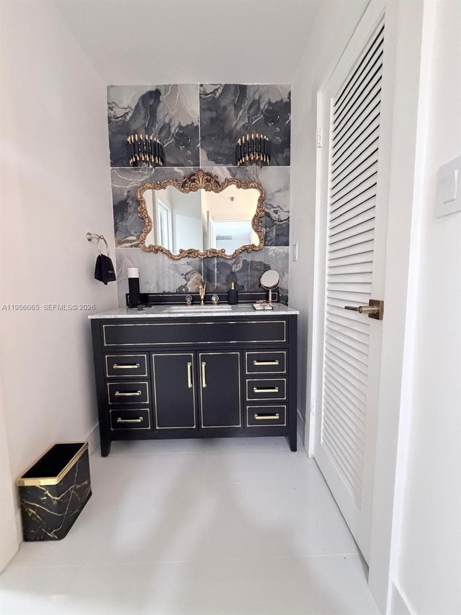 100 Lincoln Rd # 408, Miami Beach FL 33139 — 11