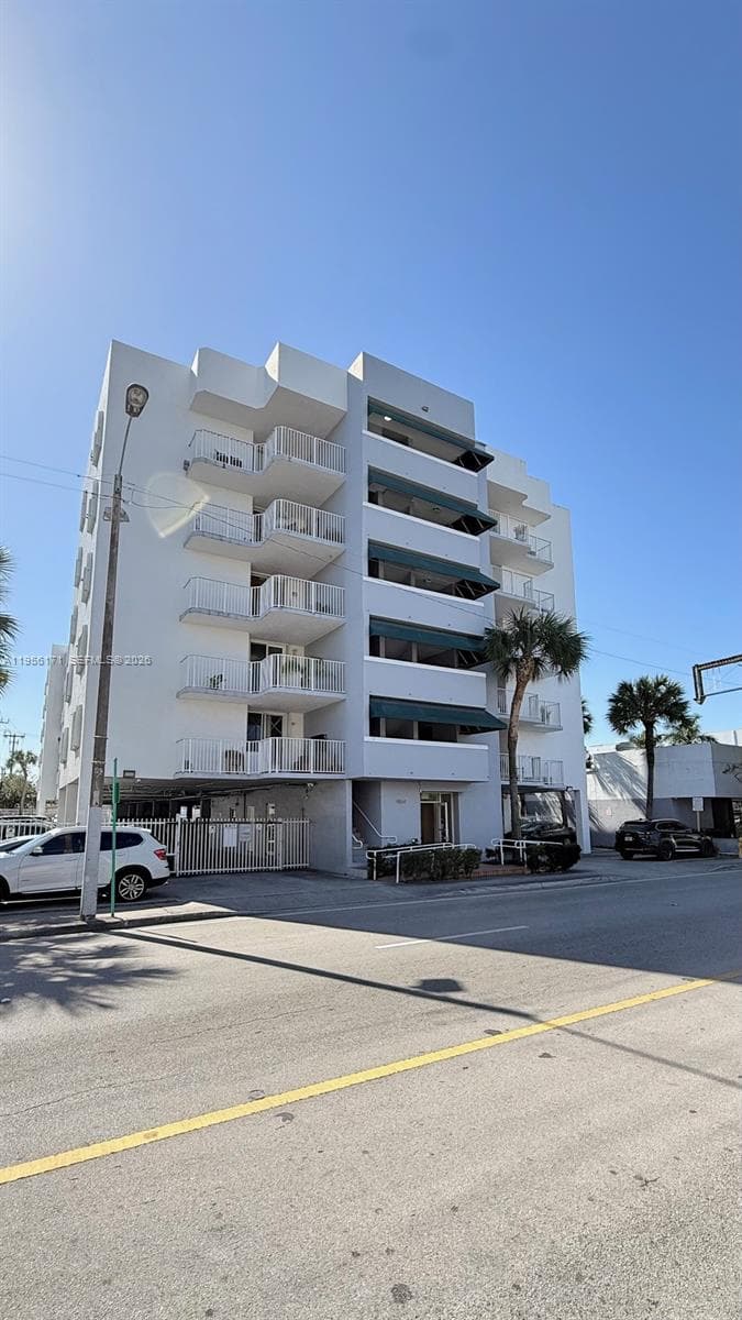 4854 NW 7th St # 508, Miami FL 33126 — 2