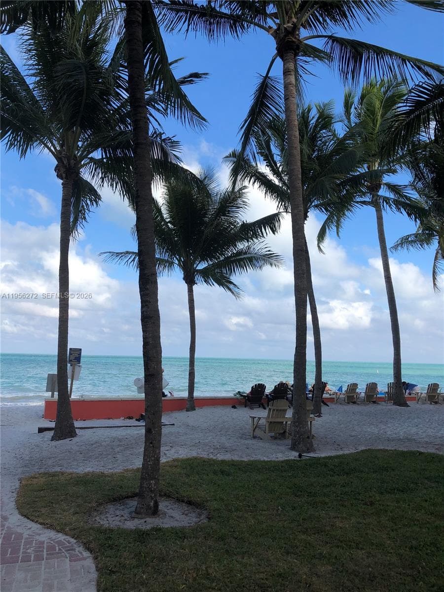 255 Sunrise Dr # 305, Key Biscayne FL 33149 — 2