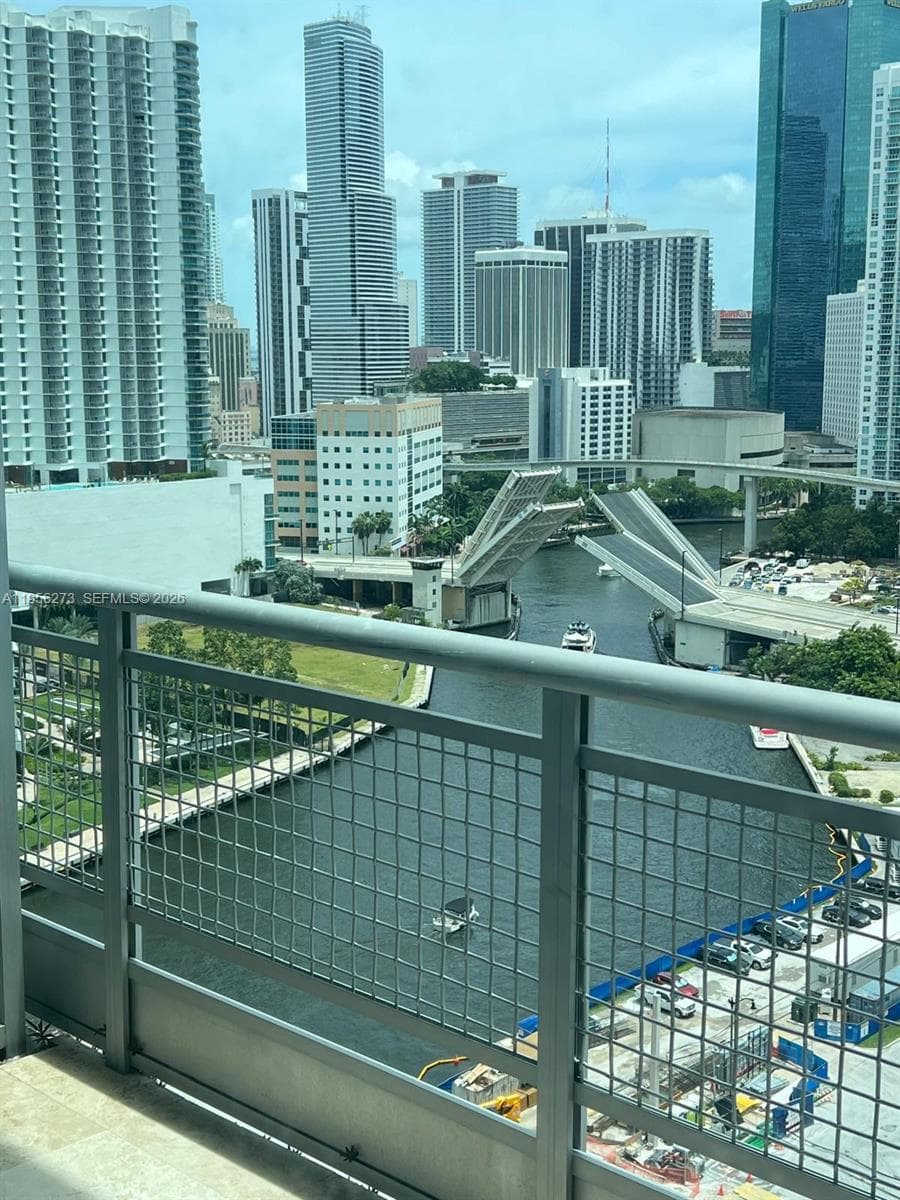 690 SW 1st Ct # 2122, Miami FL 33130 — 17