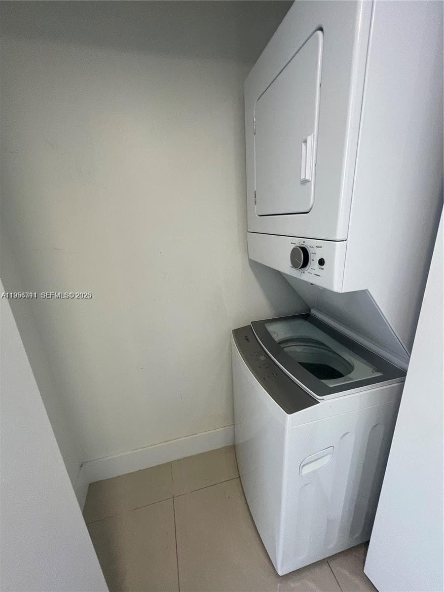 1765 Normandy Dr, Miami Beach FL 33141 — 24