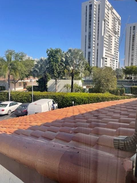 20408 NE 34th Ct # 21, Aventura FL 33180 — 17