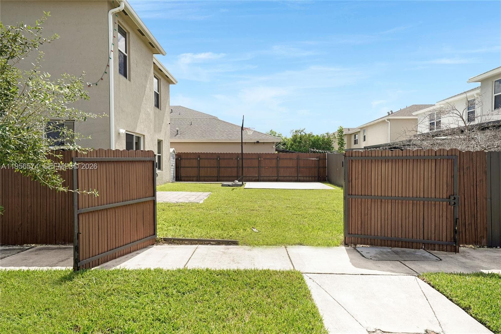 572 NE 6th Pl, Homestead FL 33034 — 2