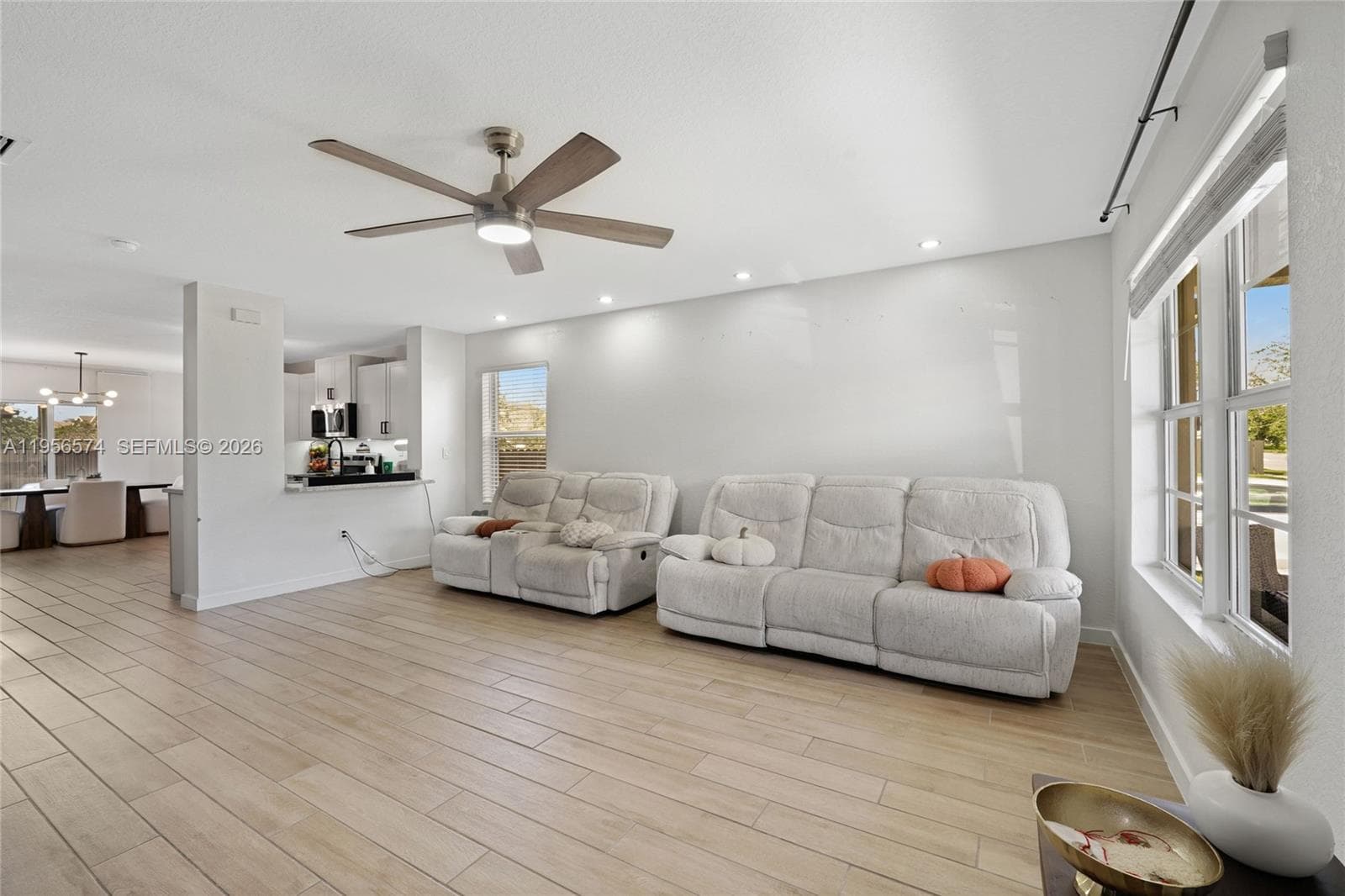 572 NE 6th Pl, Homestead FL 33034 — 24
