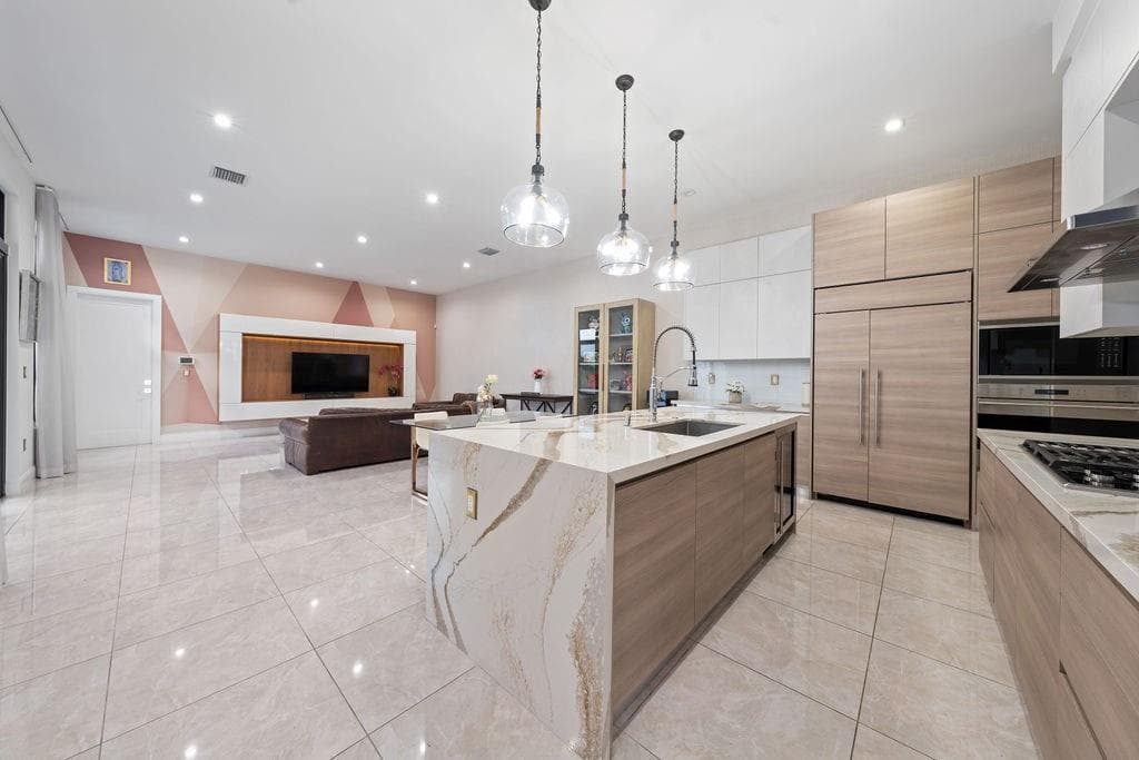 8225 Central Park Boulevard, Doral FL 33166 — 12
