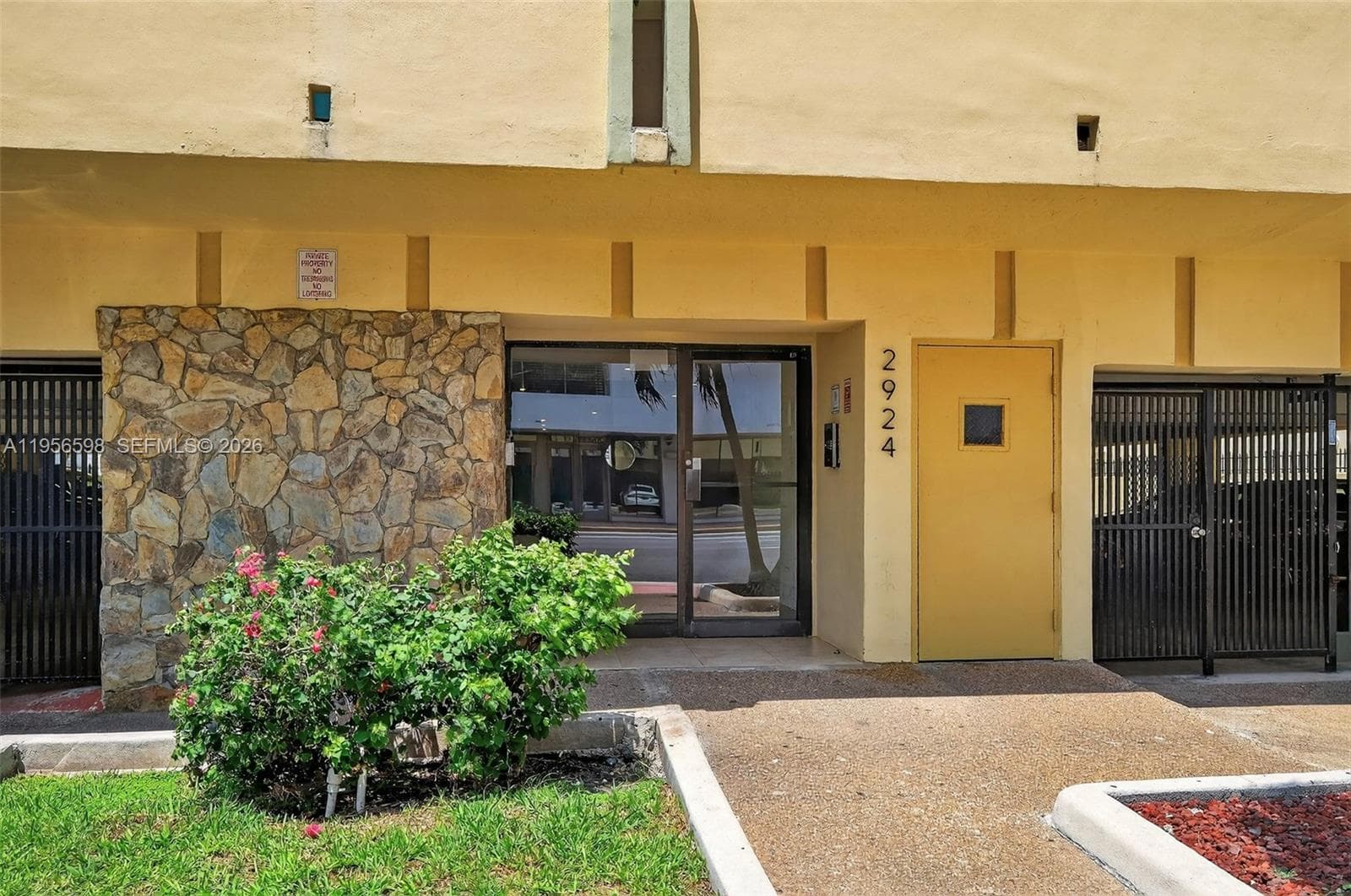 2924 Collins Avenue # 501, Miami Beach FL 33140 — 32