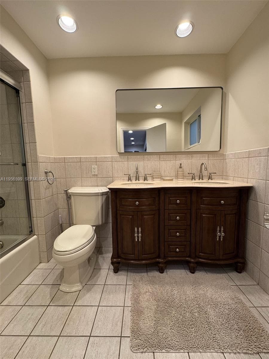 1110 Redbird Ave, Miami Springs FL 33166 — 17