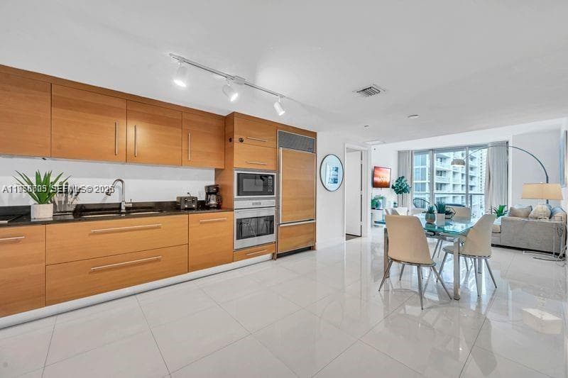 485 Brickell Ave # 1711, Miami FL 33131 — 10