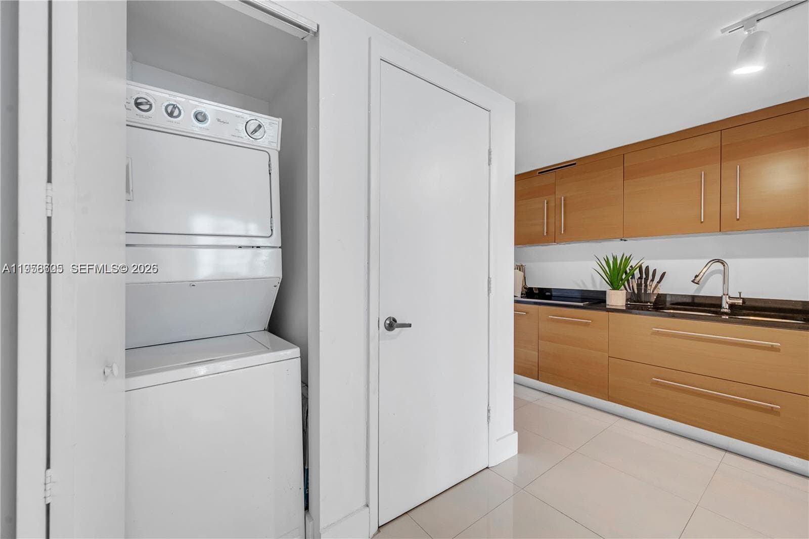 485 Brickell Ave # 1711, Miami FL 33131 — 15