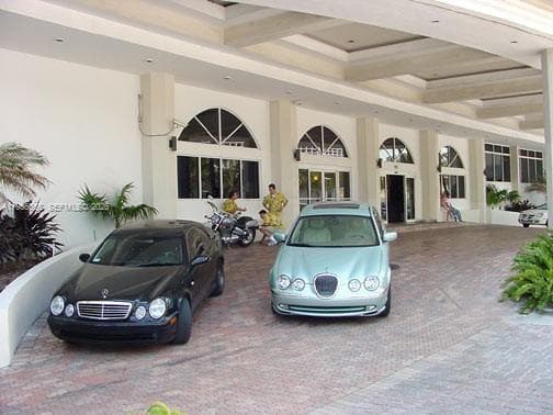 100 Lincoln Rd # 1112, Miami Beach FL 33139 — 24