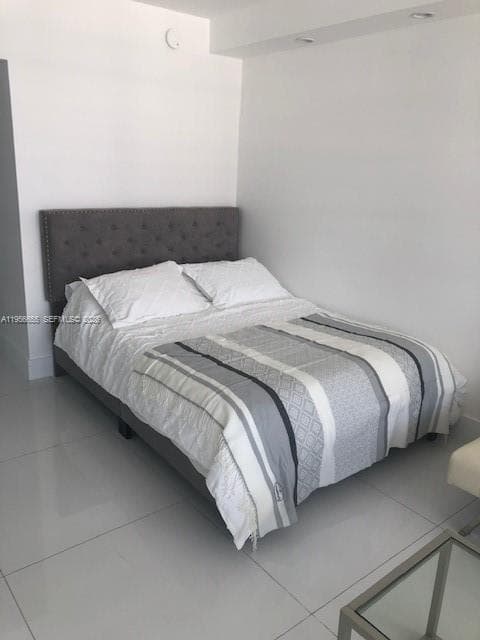100 Lincoln Rd # 1112, Miami Beach FL 33139 — 11