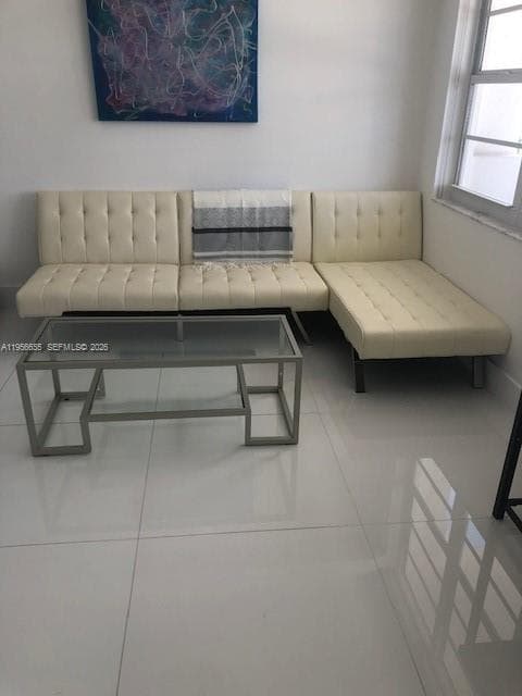 100 Lincoln Rd # 1112, Miami Beach FL 33139 — 4