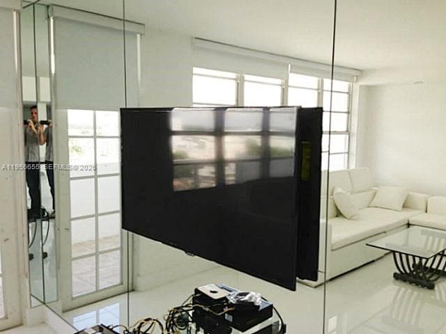 100 Lincoln Rd # 1112, Miami Beach FL 33139 — 21
