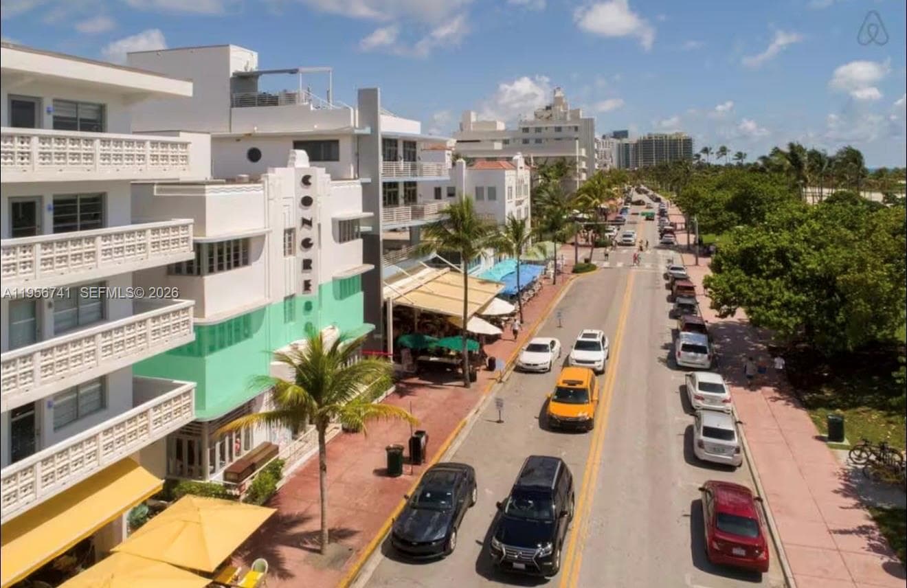 1036 Ocean Dr # B201, Miami Beach FL 33139 — 3
