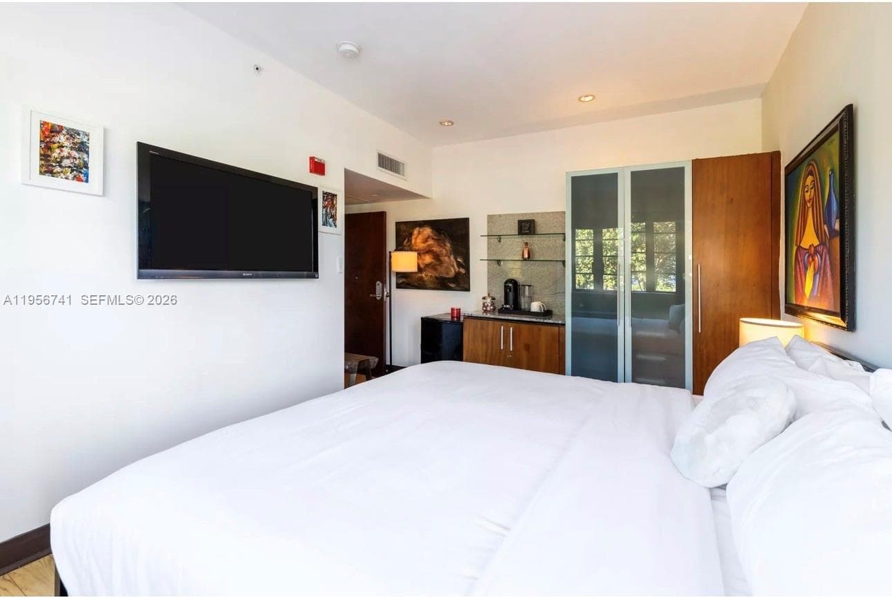 1036 Ocean Dr # B201, Miami Beach FL 33139 — 10