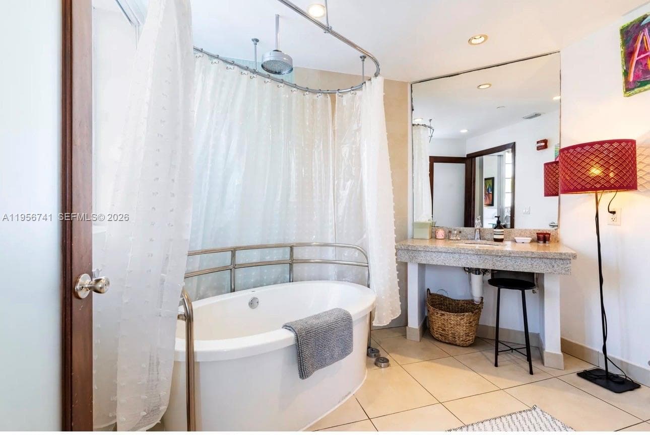 1036 Ocean Dr # B201, Miami Beach FL 33139 — 11