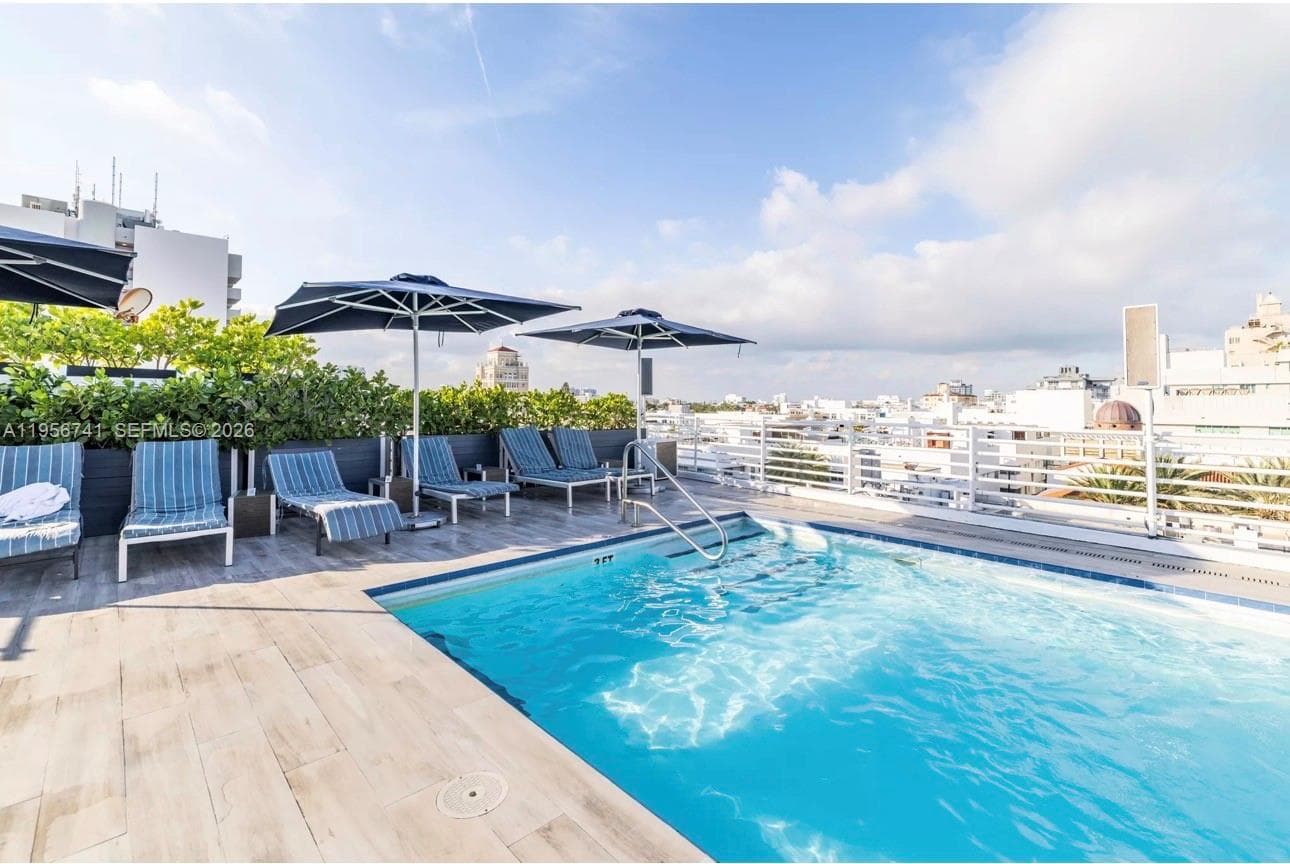 1036 Ocean Dr # B201, Miami Beach FL 33139 — 25