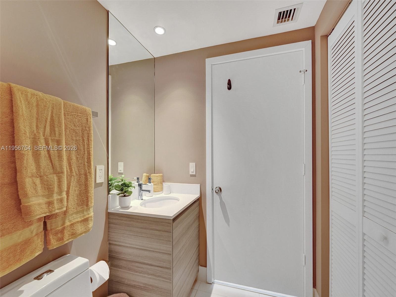 121 NE 34th St # 2106A, Miami FL 33137 — 23