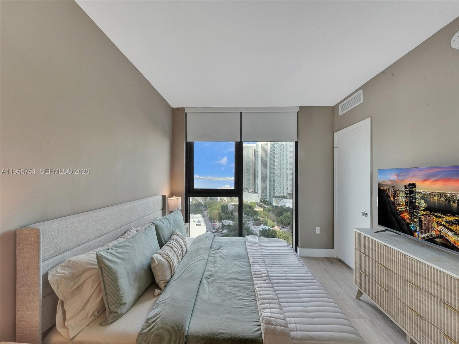 121 NE 34th St # 2106A, Miami FL 33137 — 21