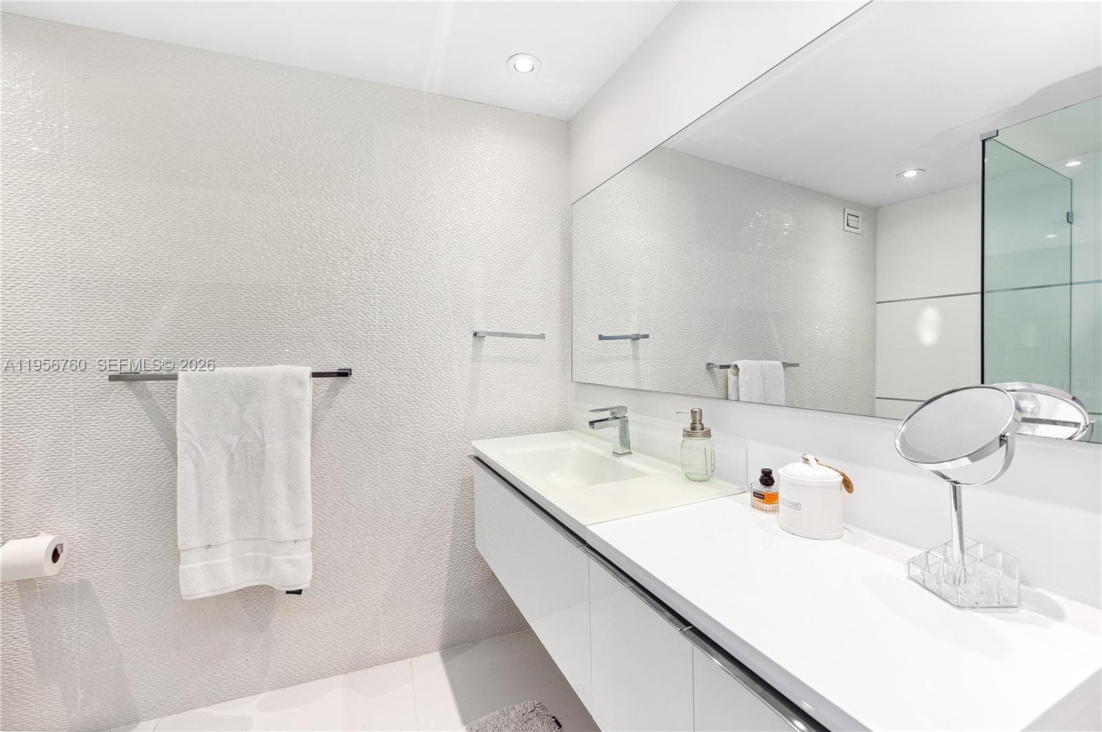 5255 Collins Ave # 4A, Miami Beach FL 33140 — 25