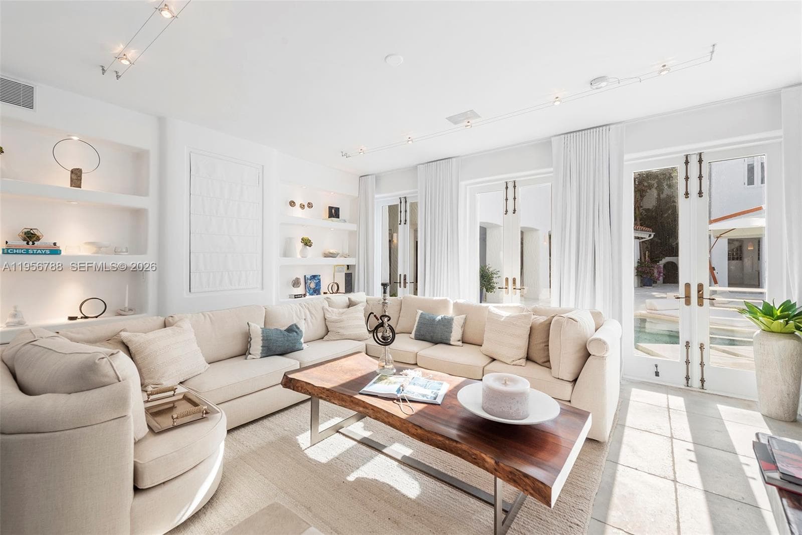 24 S Hibiscus Dr, Miami Beach FL 33139 — 12