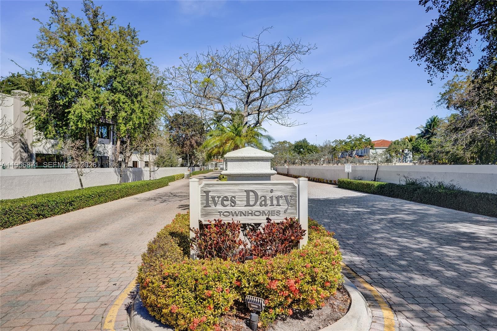 1042 NE 207th Ter, Miami FL 33179 — 2