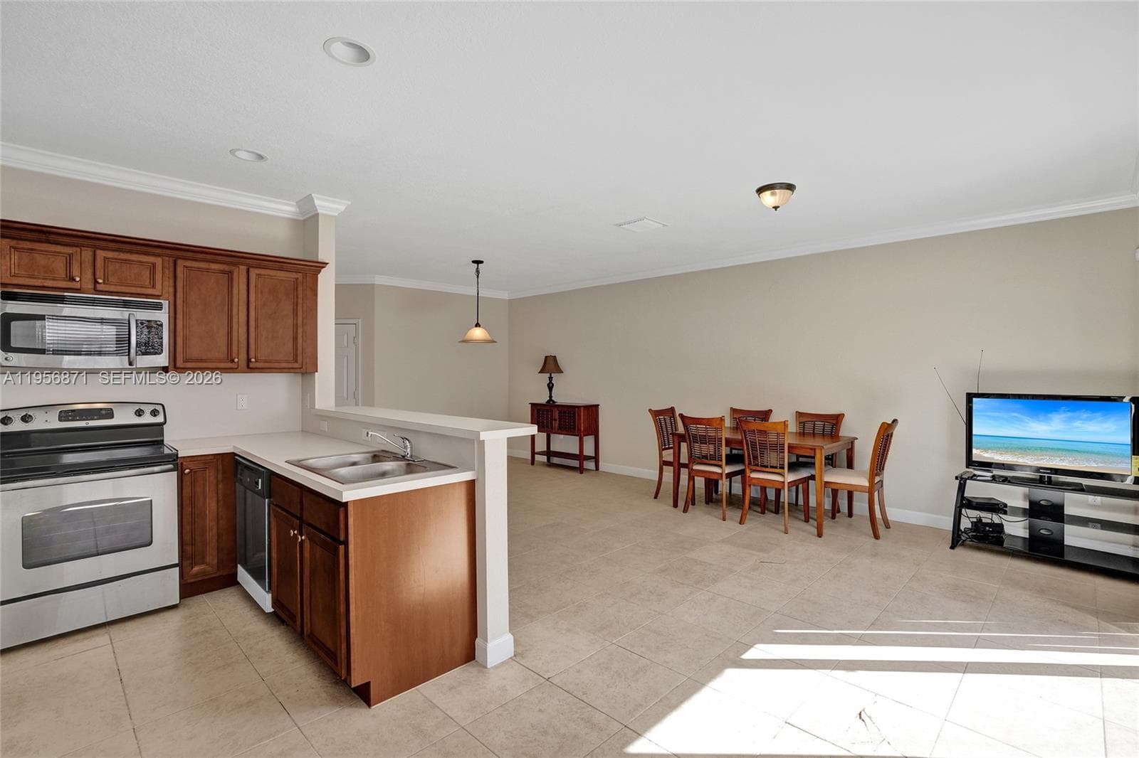 1042 NE 207th Ter, Miami FL 33179 — 17