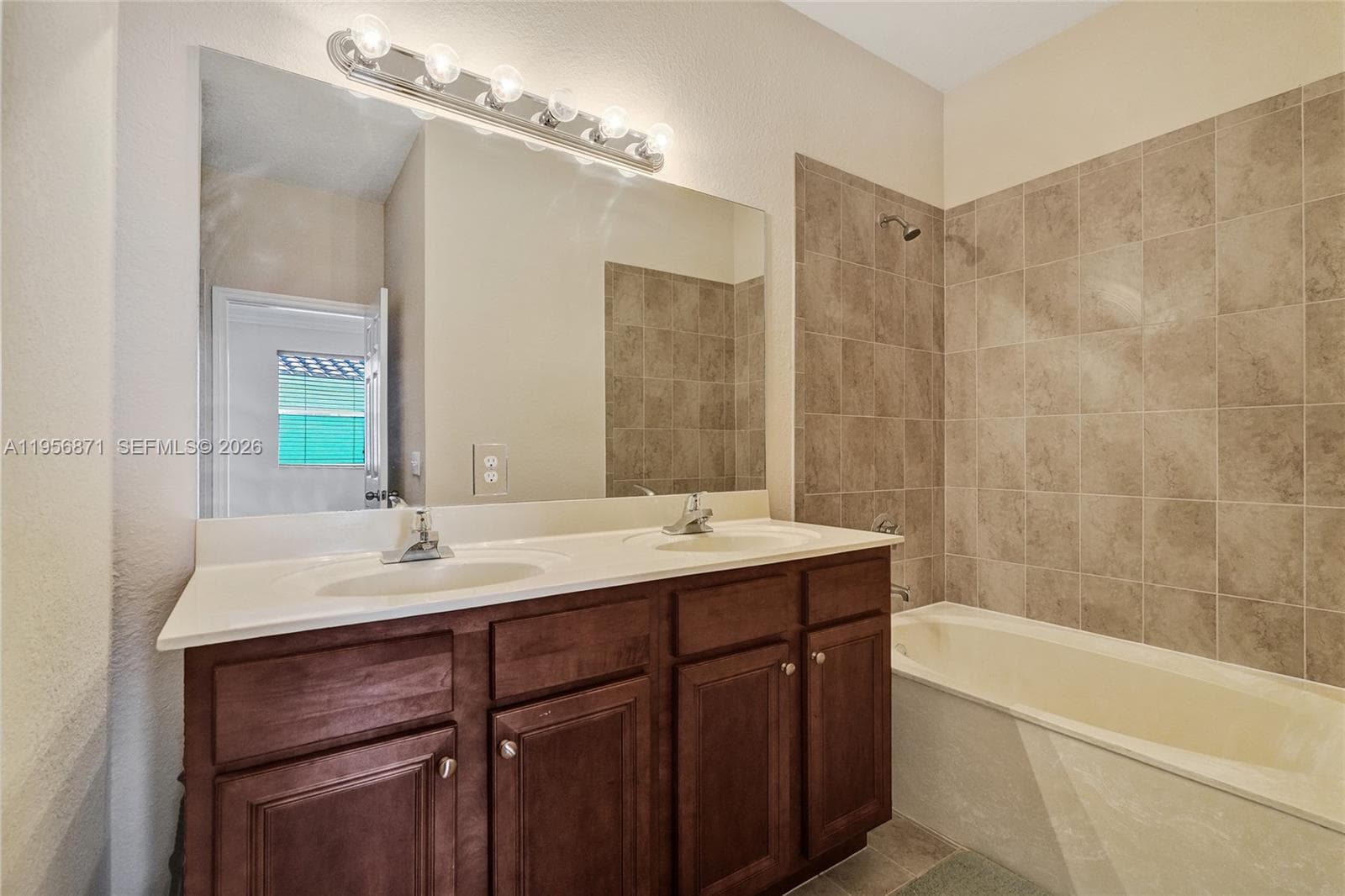 1042 NE 207th Ter, Miami FL 33179 — 30