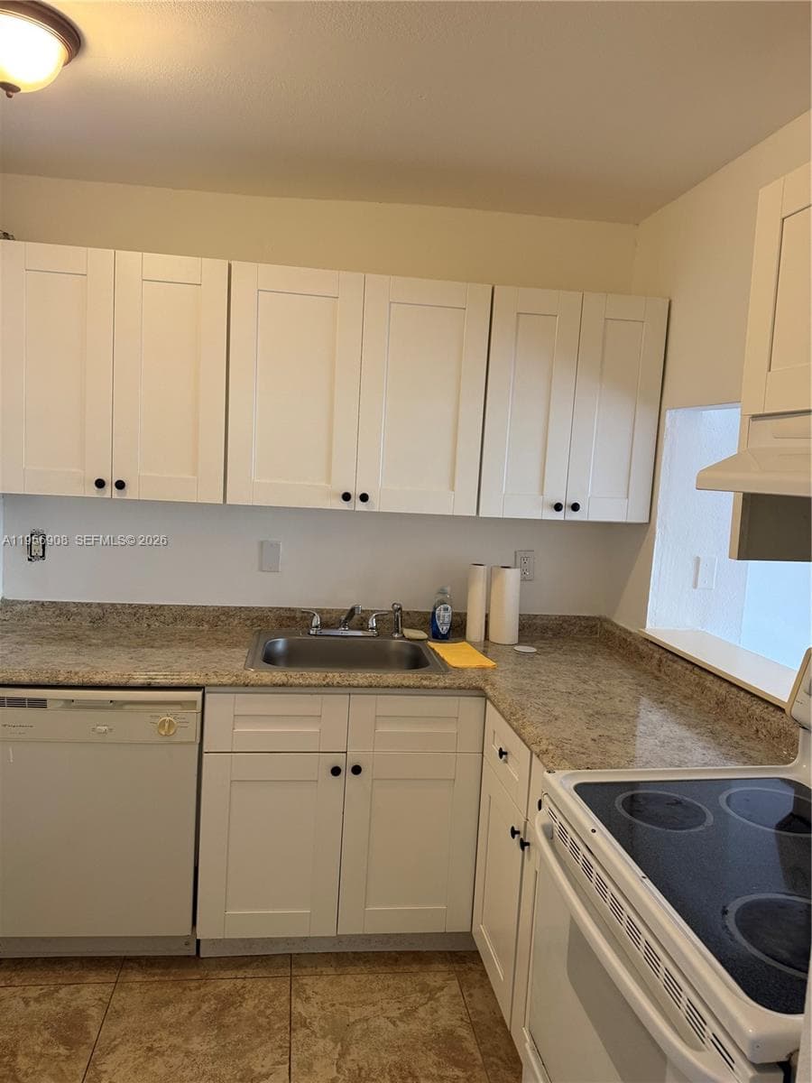 7900 Camino Cir # 403, Miami FL 33143 — 6