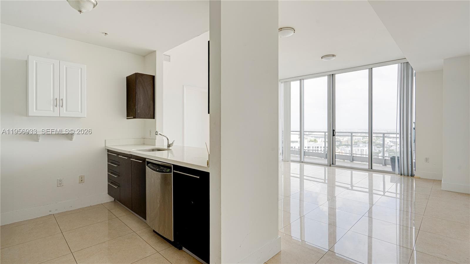 90 SW 3rd St # 10, Miami FL 33130 — 3