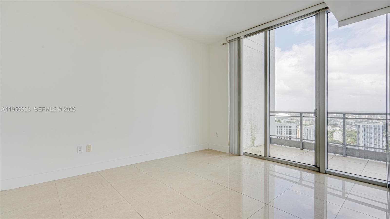 90 SW 3rd St # 10, Miami FL 33130 — 8
