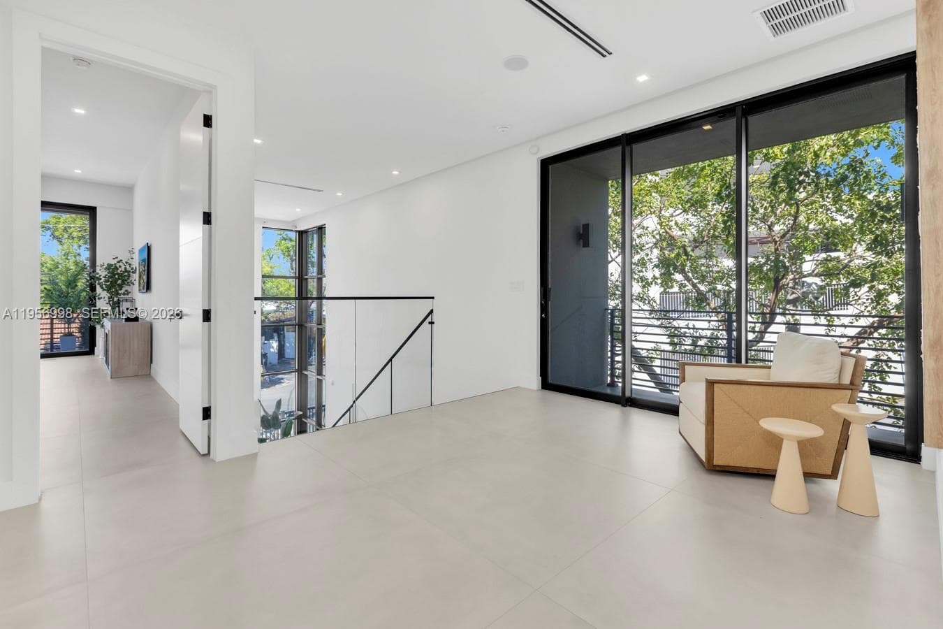 3200 Thomas Ave, Miami FL 33133 — 27