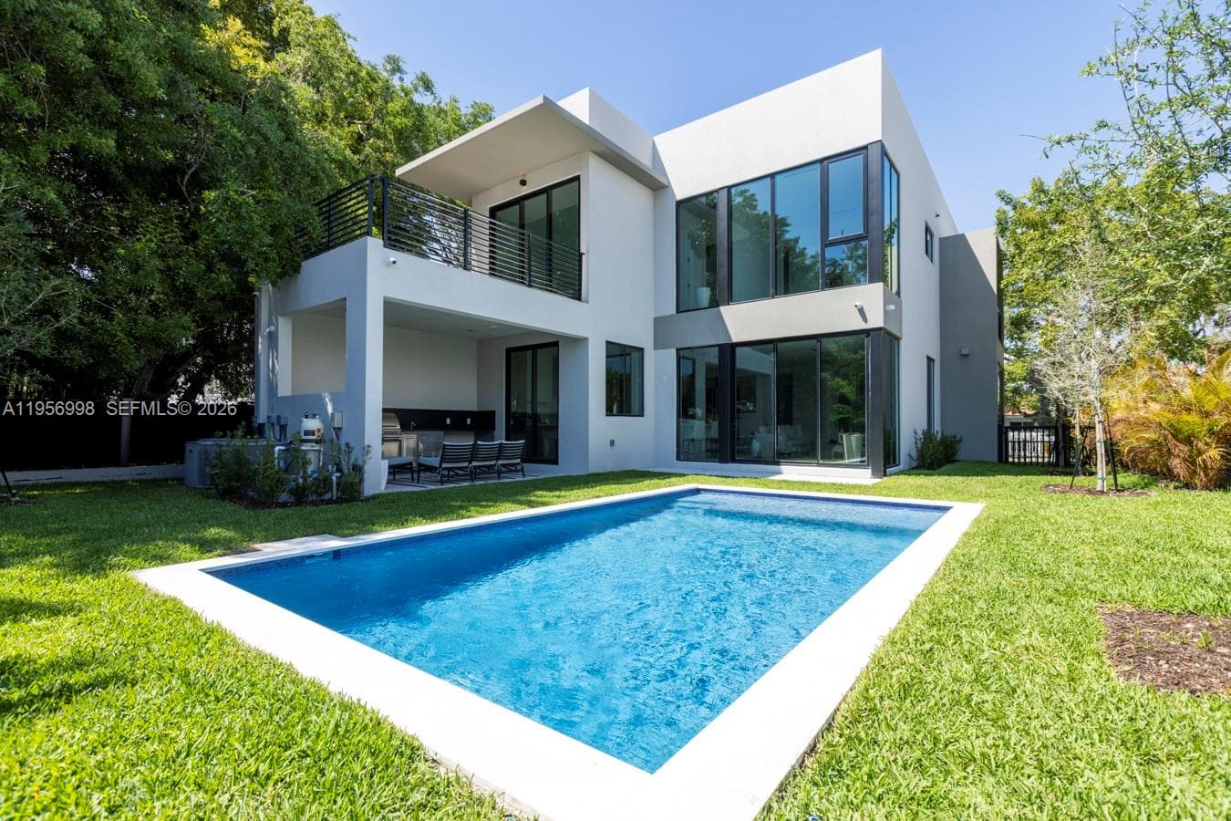 3200 Thomas Ave, Miami FL 33133 — 56
