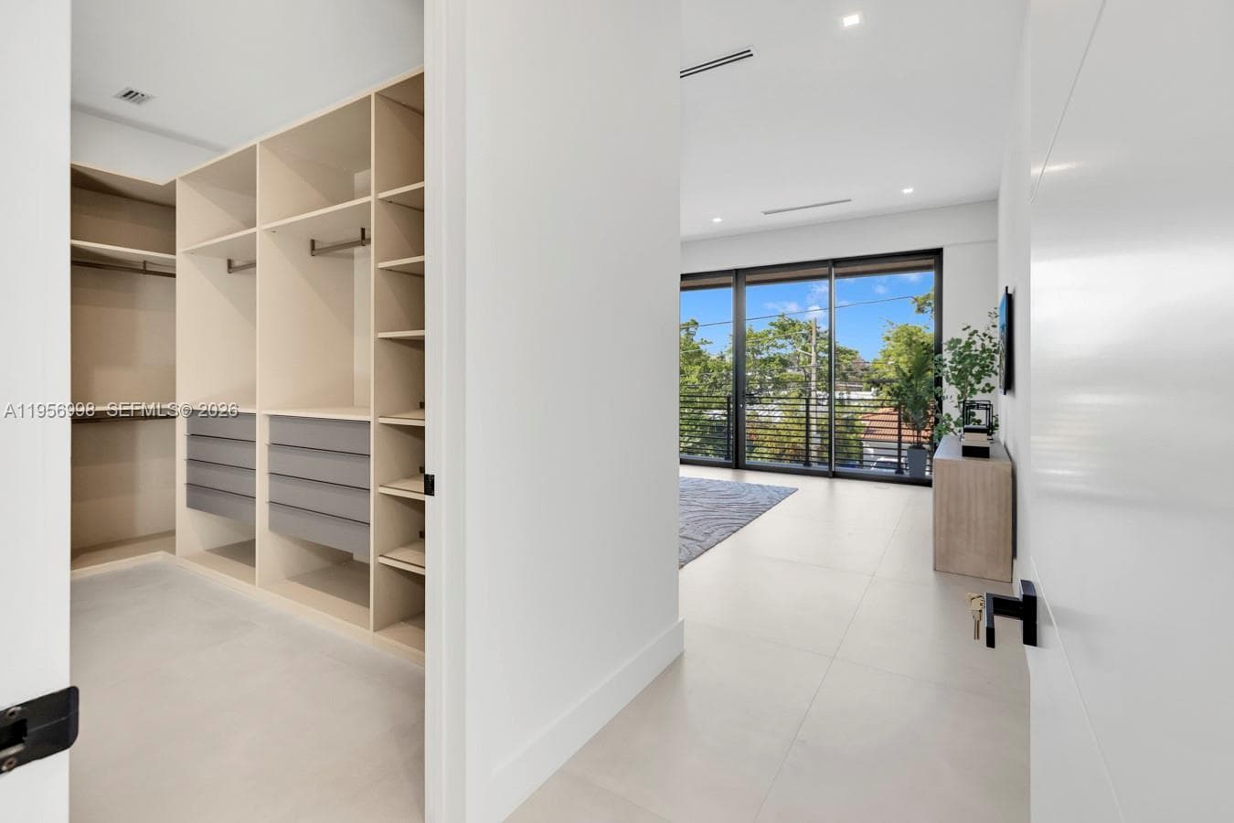 3200 Thomas Ave, Miami FL 33133 — 28