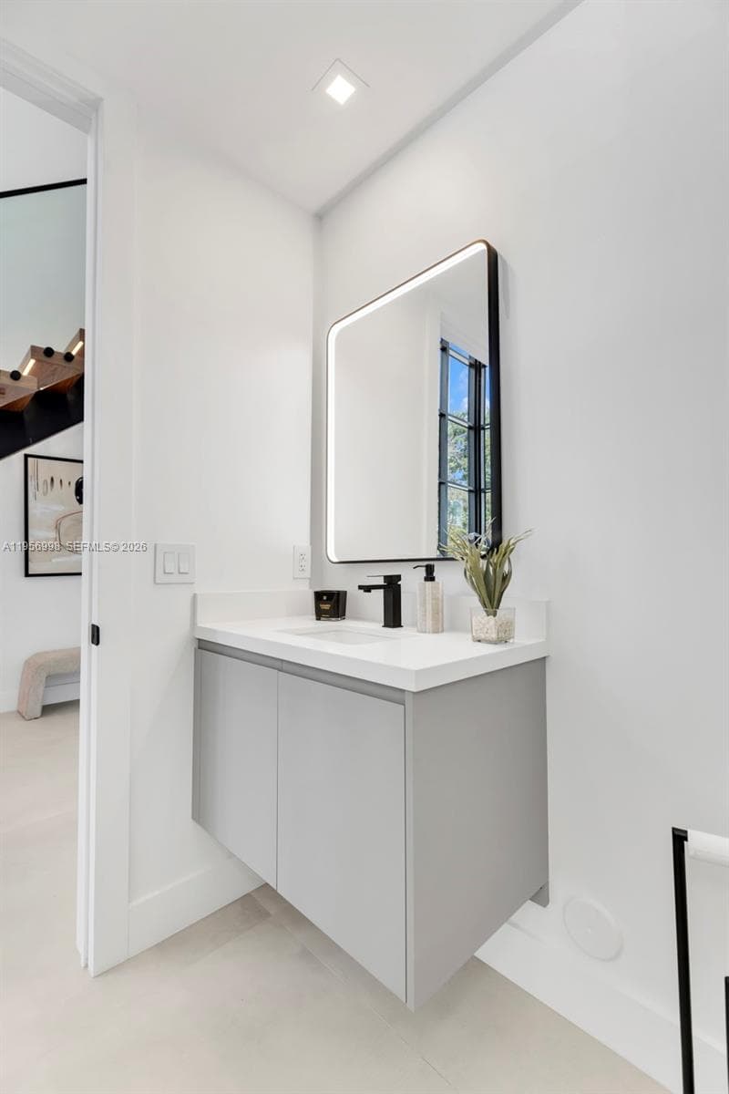 3200 Thomas Ave, Miami FL 33133 — 18