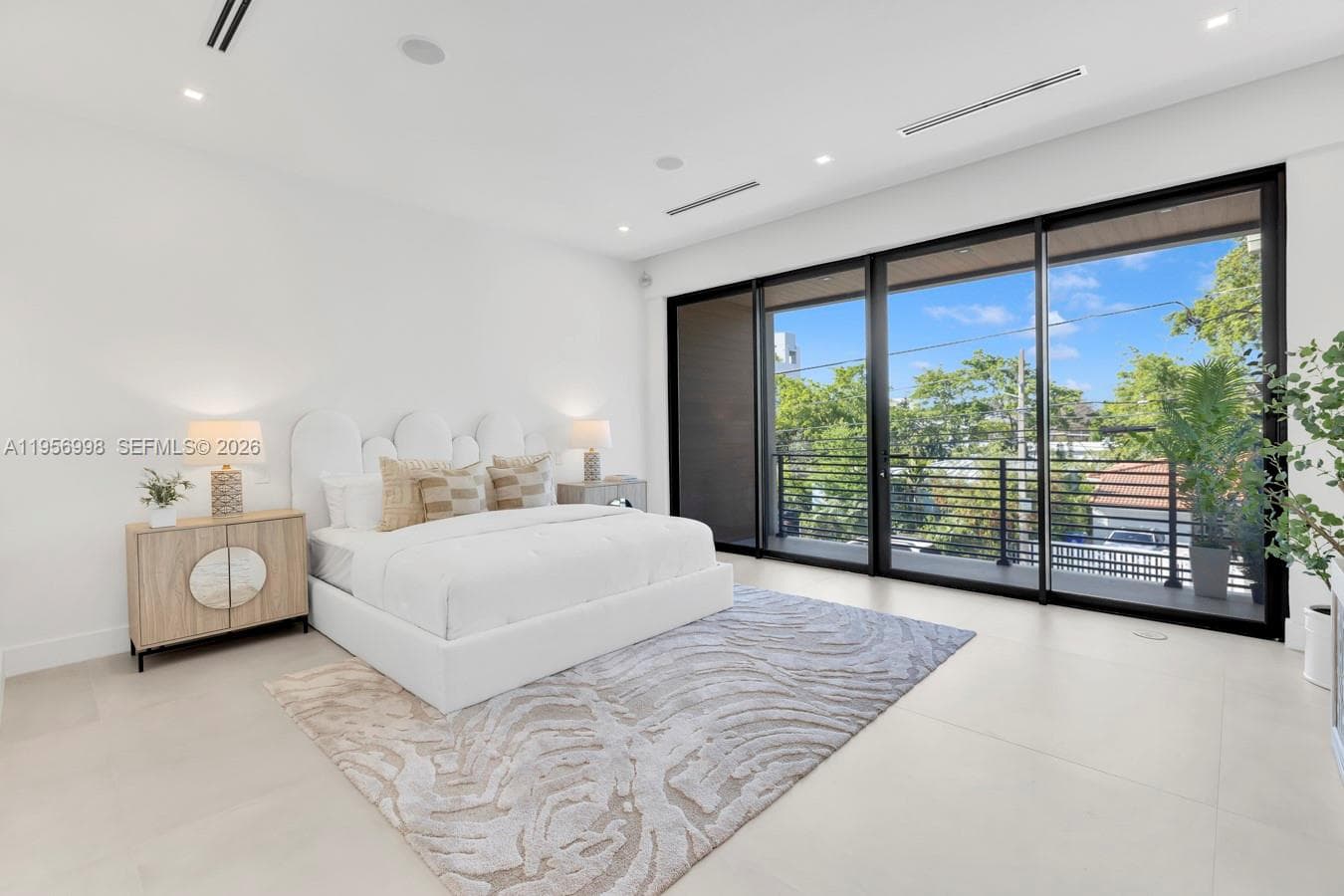 3200 Thomas Ave, Miami FL 33133 — 29