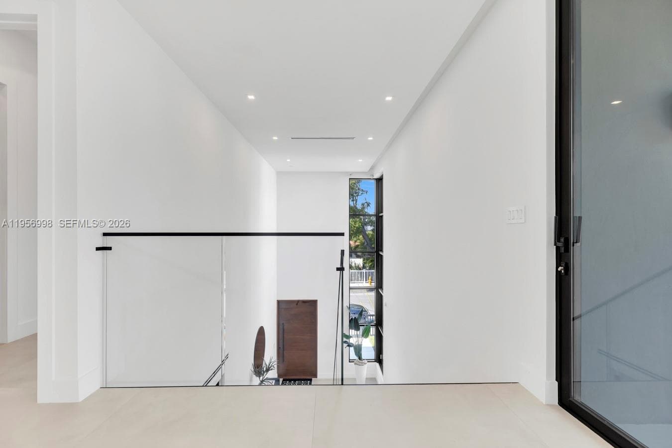 3200 Thomas Ave, Miami FL 33133 — 25