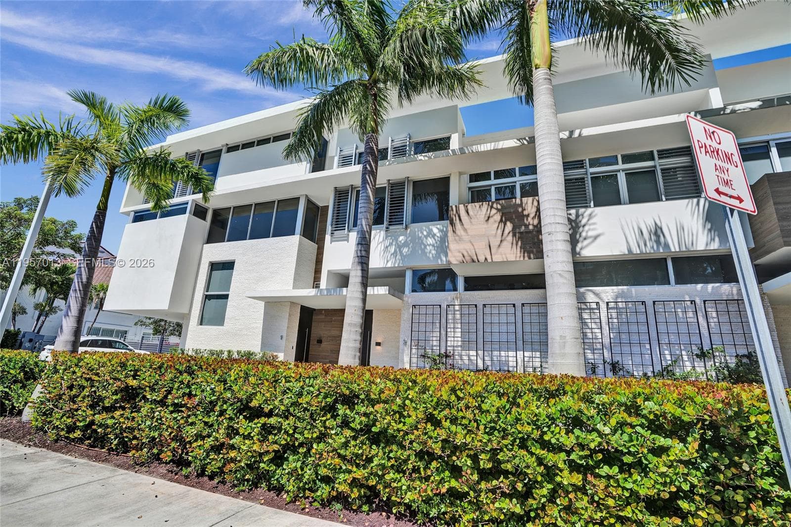3750 Yacht Club Dr, Aventura FL 33180 — 52