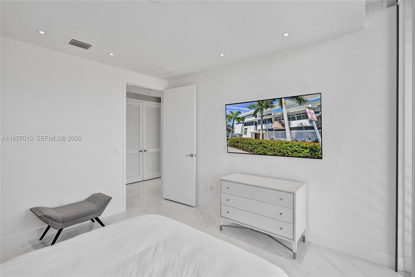 3750 Yacht Club Dr, Aventura FL 33180 — 41