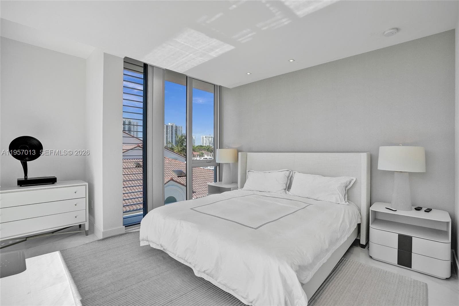 3750 Yacht Club Dr, Aventura FL 33180 — 45
